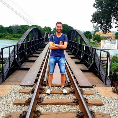 MikelMikeo's profile picture. 1989ko emakumearen egunean ikusi nuen argia lehen aldiz. 
Euskal filologian lizentziatua.