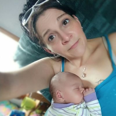 SimplessenceofT's profile picture. 😷