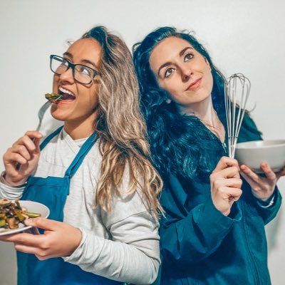 You don’t have to suffer when it comes to healthy options🌿 . Showing you tips & tricks to: Eat healthy | On a budget | Instagram: eatinghealthydoesntsuck