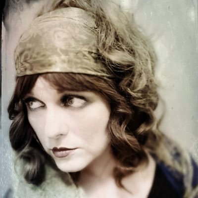 JenniAnneScott's profile picture. Shakespeare loving Actress, Adventurer and all around groovy chick IG: @Actress_JenniferAnneScott