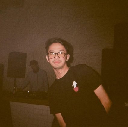 ohdiug's profile picture. man not a hero