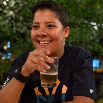 Tocando a vida igual eu toco pandeiro, não sei tocar pandeiro. Aquariana com ascendente em foda-se // Orgulho 🏳️🌈