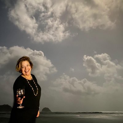 marielaeledezma's profile picture. Cuestionadora, irreverente y divertida. Amo lo que hago, disfruto lo que tengo. Con pensamiento y alma libre. Busco mis propias verdades. Que viva Mafalda!