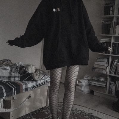 i am begging you to pls leave if you recognise me!!!! •she/her •5'9 •21 •hw:70kg •. . •lw49kg •cw:54kg. •