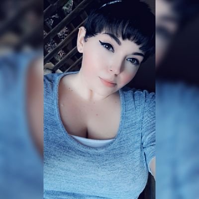 Married ♡♡
MUA/MUE
Fur Mom
Fiery Italian
QUEEN👑
Witchy Woman
IG:queenawin7