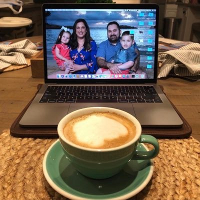 fabi4ngom3z's profile picture. Trying to reach the top because it's too crowded at the bottom