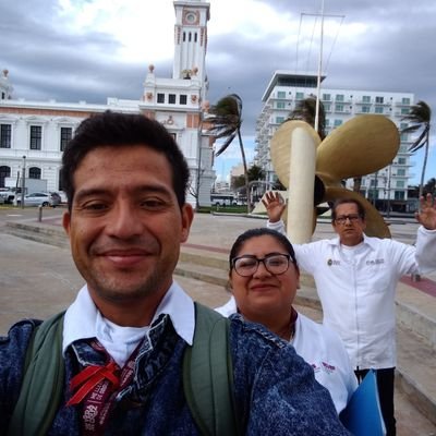 Tec. Auxiliar en Unidades de Salud en: SecretariadeSaludSSVeracruz. Deporte: Caminar en 8hrs de trabajo. 
Soy católico y mi hobby es la ciencia & technology.