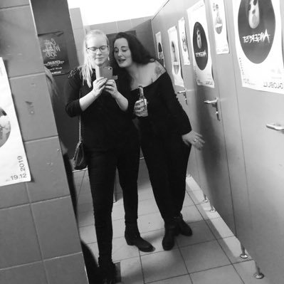∞Souris,même si tu es triste. On ne sait jamais qui pourrait tomber amoureux de ton sourire ∞
