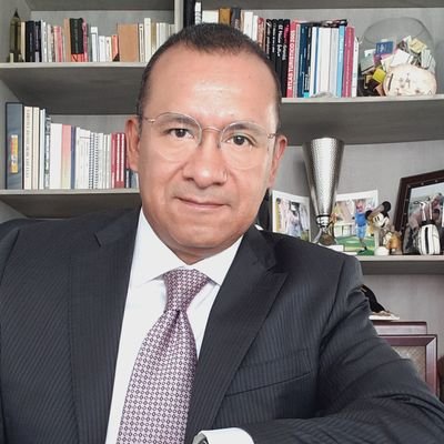 Doctor en Ciencias Fiscales
Maestro en Derecho Corporativo
Licenciado en Contaduría
Titular y conductor del programa Entre Finanzas e Impuestos