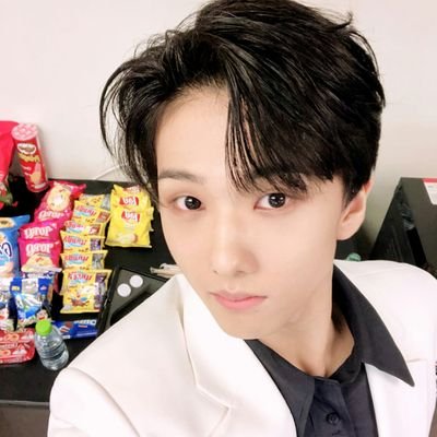 Taehyungg1rl's profile picture. 