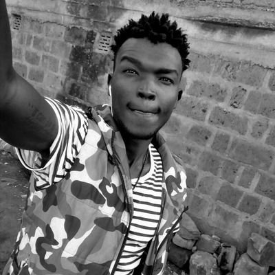 wild by nature😈honesty is the key,tattoo artist,good music,chess player and obv football⚽lover...si uni follow then 😏