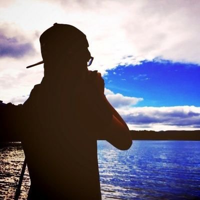 大学時代は裁量で行っていたFX。
社会人になり知り合いの方から自動売買システムを紹介していただき運用しています。とても優秀なシステムです。
システムも無料配布しています🎁
案件なども紹介してます。
気軽に連絡ください。