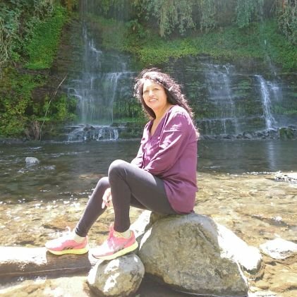 ElenaAndrango's profile picture. Inmigrante de izquierdas, feminista, currante, y sobre todo solidaria, todo lo que no les gusta a los que nos atacan 🤭👱‍♀️💜💜💜