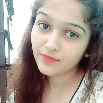 कभी वक्त निकाल कर हमसे बाते करके देखना😊हम भी बड़ी जल्दी बातो में आ जाया करते है
