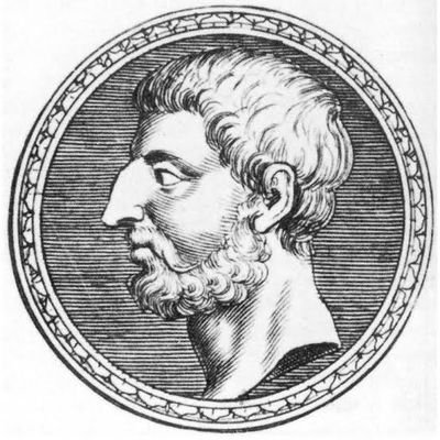 Patrício Aristocrata da Gens Fábia, nasceu em 327AC,  pragmático Senador, também serviu como Cônsul.