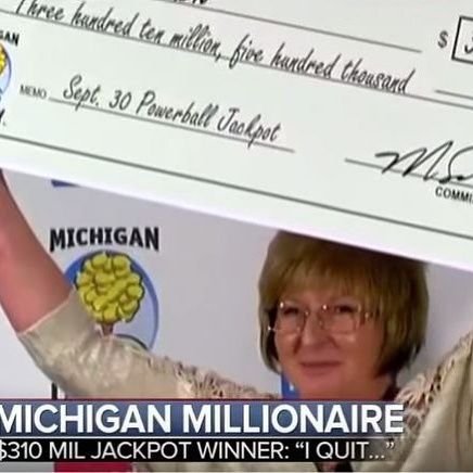 julieleachnn236's profile picture. 