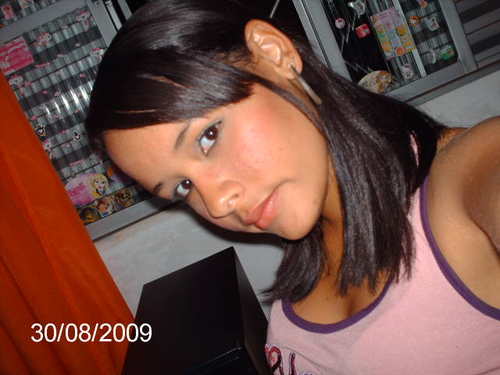 luriacarolina's profile picture. O segredo é não correr atrás das borboletas... É cuidar do jardim para que elas venham até você! (Mario Quintana)