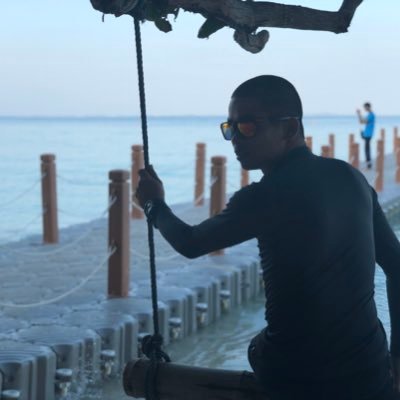 Note244's profile picture. โลกเทาๆ เพียงเรา2คน