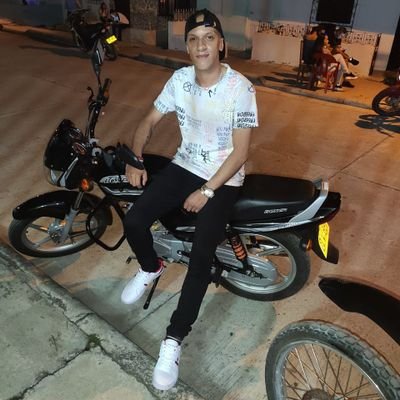 Santim3's profile picture. En Busqueda De La Felicidad. 🍃💎
No Sabía que Ponerme Y Me Puse Feliz.