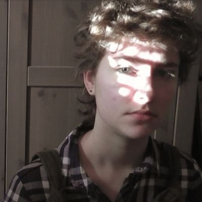 🌌🍃🌌 • 21 • Dutch • I like art and being dramatic • dm me if you need to talk •
|-/