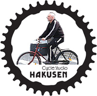 サイクルスタジオ ハクセン 社長のつぶやき。ハクセンは東京・上野に70年間、店舗を構えた自転車屋。弊社の最終目標は　”使い捨て感覚のママチャリであふれ返っている街を皆様が愛着を持ってご利用いただいている機能性やデザイン性の高いこだわりの自転車で一杯にすること！”。でも自転車とは関係ないことも、一杯つぶやきま~す。