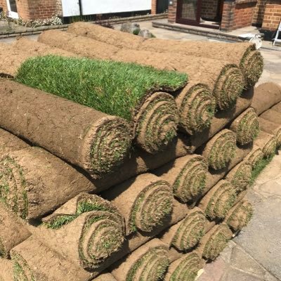 Supplying good quality seeded turf ,10mm topsoil Nick.sills@btinternet.com 07973693279