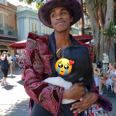 Twitter पर トル アナハイムのファシリエグリーティング２ ジャファーの時も同じことを思ったけど くそ下手な英語でもこちらが何かを伝えようとするとちゃんと屈んで聞いてくれるところにときめく ヴィランズとは 歌とダンスを褒めたらハグされた ファシリエ好き