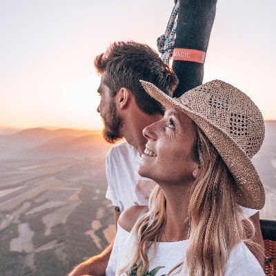 #Blogueurs voyage⎜Créateurs de contenus⎜Storytellers⎜
Photos, vidéos, reportages, pilote de drone déclaré à la #DGAC, suivez nos aventures #marketingdigital
