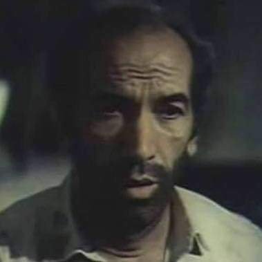 agamoks's profile picture. انا مش فارس ولا فتى احلام
انا زحمة وربكة وشغل جنان
نصى بيضحك والتانى زعلان
انا شيخ فلتان
طيب شرير وجرىء وجبان
انا من الاخر عفريت لابس بدلة انسان