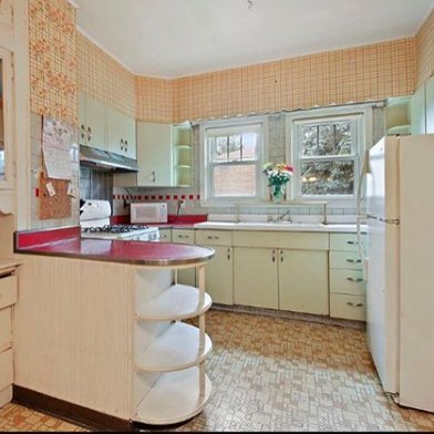 Showcasing historic houses for sale in Chicago {and sometimes the Chicagoland area}. Spot a time capsule? Shoot us a DM!