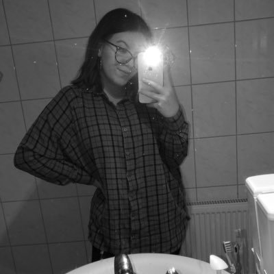 natalieevgl's profile picture. i see humans but no humanity | nineteen