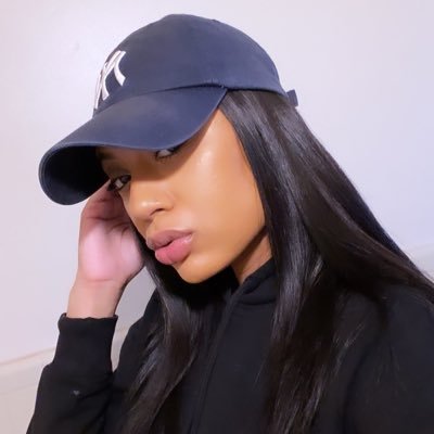 Beauty_seeks's profile picture. I'm glossy ✨ IG: @beautyismytruthh