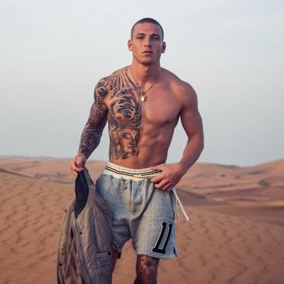 LeeOoLeeOo18's profile picture. 