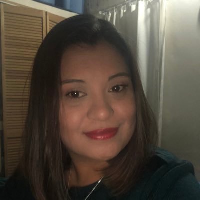 Hija, Hermana, Tía, Novia, Amiga y Maestra. Feliz, de disfrutar mi vida lo mas que puedo.