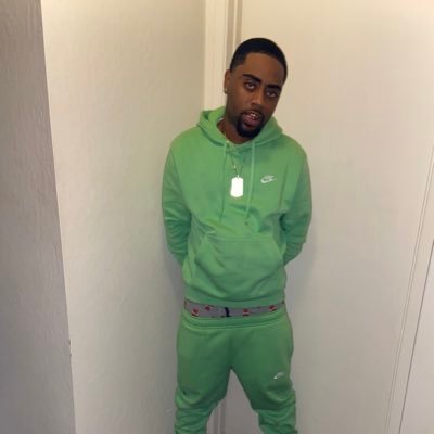 Moms Crowned Ah KING Bitch Ima Livin Legacy Playa Attitude You Ah Never Kno What I Do Unless I Give No Fucks & Want You Too #GMB #YNBAC #DREWAY👼🏼💔