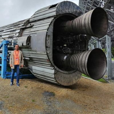 Solo SwLibre. Inconformista. 4'5 veces Ingeniero, Investigador en Robótica y Tecnólogo. Trotamundos.

Al sol le brotan ramas de alegría.
#NoScienceNoFuture
#IoT