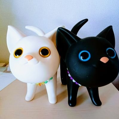 のらげ 息子 パンダの歌歌うから聞いて 私 パパンがパンダの歌かな うん 息子 どぶねずみみたいに うつくしくなりたい 私 息子 しゃしんにはうつらない うつくしさが あるから パンダパンダパンダパンダパンダ パンダ