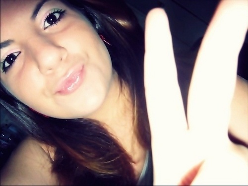 Myhz_Bertolli's profile picture. Não sou tua meio amiga nem teu quase amor. Ou sou tudo ou sou nada. Não suporto meio termos. Sou isso hoje, amanhã já me reinventei.