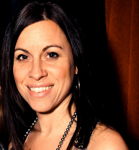 Communication expert, passionate about PR, media and marketing; Urban mom, pet lover, defender of everything cute and smaller than me;-)