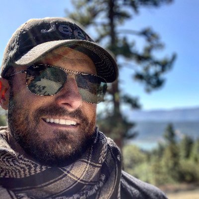 DamienKomala's profile picture. UI/UX Designer, Web Designer / Frontend Developer, Southern California Surfer, Jeep Fanatic, Workout Enthusiast, Mac Addict and all-around Web Monkey.