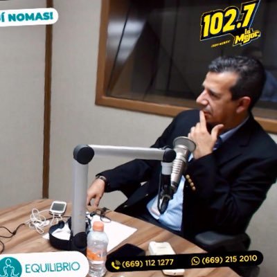 Locutor de La Mejor 102.7; Conductor del programa 