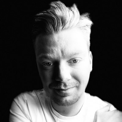 Graphic designer/ Artist. view my work here - https://t.co/IzdqZh4dlj founder of @artisttalkmag and @hoteltalkmag