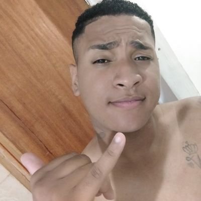 Cargo: Gerente de Loja 
Amo o que eu faço ❤️
Horas vagas: Engraçado, Baladeiro e bebo um pouquinho igual o Zeca pagodinho.
Cariocanato
🍺🍺🍻❤️#eisenbahn
