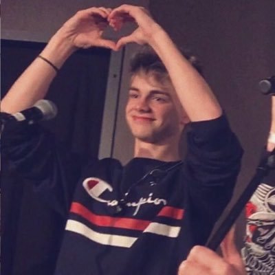 ITS FREE FOLLOW FOR YOU. DONT FOLLBACK THIS ACC FOLLOW @PIXELDAZZLES CAUSE SHE GAVE YOU THIS FREE FOLLOW ONCE AGAIN @PIXELDAZZLES
