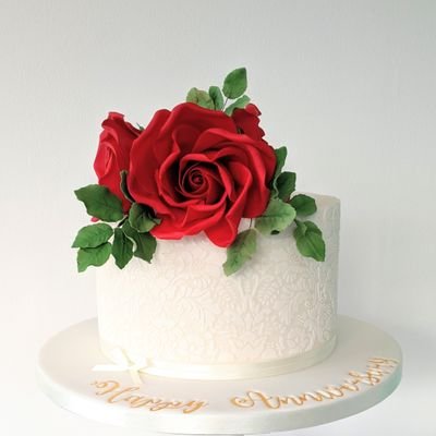 _hilaryhurst_'s profile picture. Creating cakes that become the focal point of your special occasion. I also offer classes as I am passionate about sharing my knowledge about this craft.