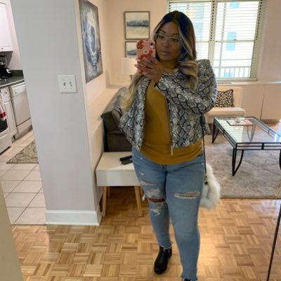 ur newest favorite girl from VB | 23 | beachybabe lashes 💋