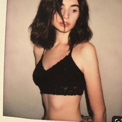 24/ UK sw: 95kg ugw: 60kg your friendly neighbourhood bi(nge) girl