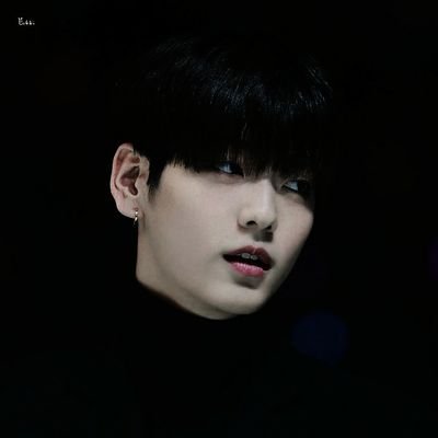 TotalyXTogether's profile picture. M O A R M Y // it feels like everybody's happy but me it hurts more when i smile than when i cry //