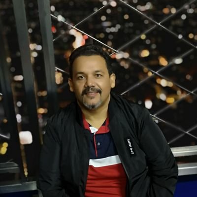 Ser humano,padre y esposo;vendedor por profesión,soñador y feliz por decisión...