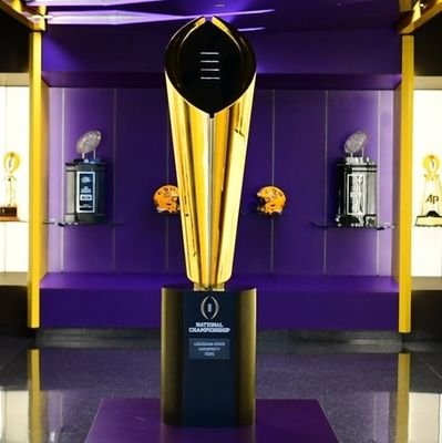 Loyal2_LSU's profile picture. 💜🐯🏀⚾🏈LSU SPORTS FAN🏈⚾🏀🐯💛
 🏈...4 Nattys ('58,'03,'07,'19) Conf. 🏆's (15)
⚾...6 Nattys (''91,'93,'96,'97,'00,'09) Conf. 🏆's (17) 🏀...Conf. 🏆's (11)